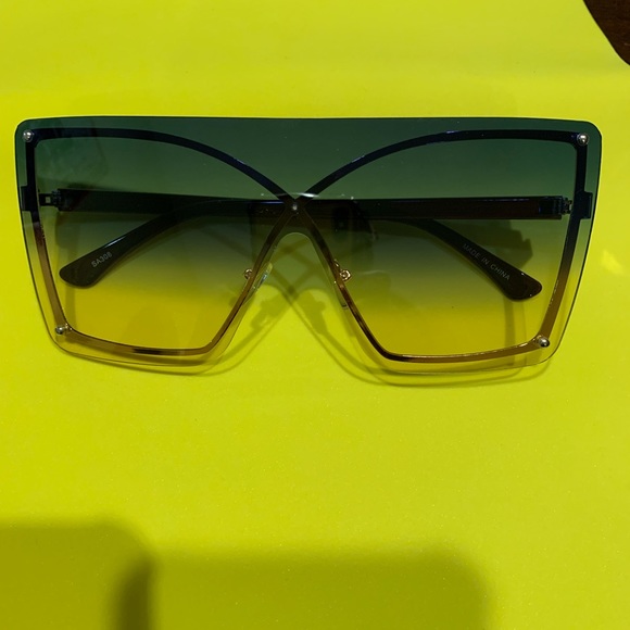 Accessories - Women Sunglasses